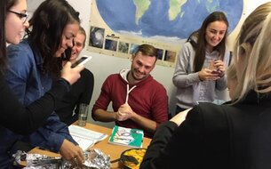 AMIGAS jazyková škola – Brno-střed - Brno-město – Pomaturitní kurz ANGLIČTINY v kombinaci se španělštinou (20h týdně + 70h španělštiny) - status studenta