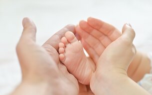 Masérská škola Jana Šela – Praha 1 – Online kurz masáž miminek Masérská škola Jana Šela – Praha 1 – Online kurz masáž miminek